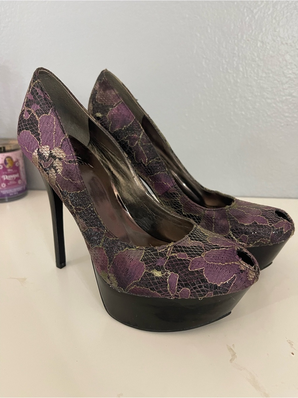 Women's Purple Floral Lace Peep-Toe Platform Pumps
